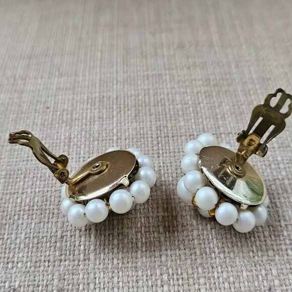 Made in Japan Earrings White Beads Vintage Earrings Round Clip On Stud Earrings - Picture 8 of 12